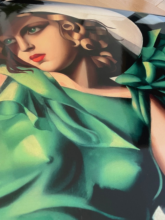 Image 1 of Tamara de Lempicka, Jonge vrouw in het groen (Jonge vrouw met handschoenen), ca. 1931 Gedrukt in de VS | Copyright Tamara de L