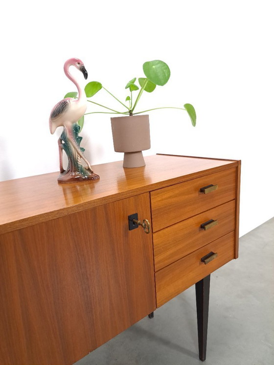Image 1 of Mid-Century teak kastje op hoge zwarte poten met lades