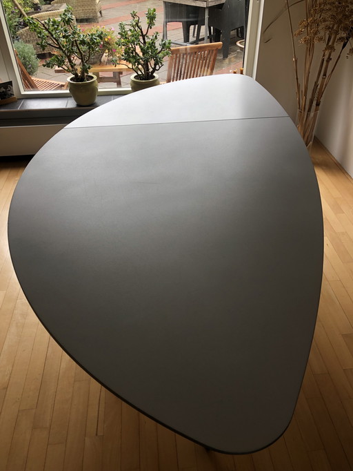 Dining table Castelijn