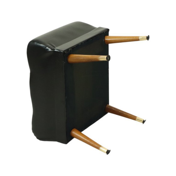 Image 1 of Reposapiés Patas Cónicas Estilo Chesterfield