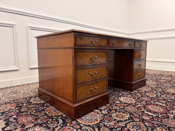 Scrivania classica italiana in radica di noce con pelle verde – Scrivanie, Leather, Wood (photo 5 of 15)