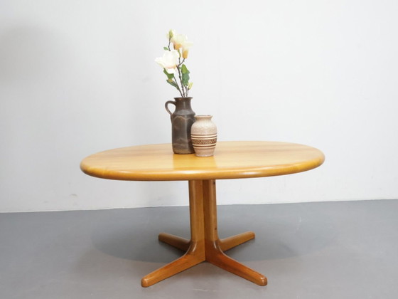 Vintage Coffee table / blond teak wood / oval / Glostrup Denmark (photo 3 of 5)