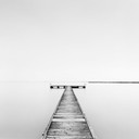 Aquaculture Structures Study 4, Italia – Fotografía Minimalista en Blanco y Negro