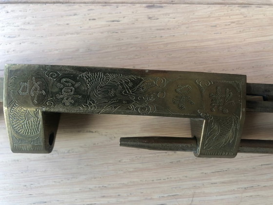 Image 1 of Coffre antique en bois de camphrier