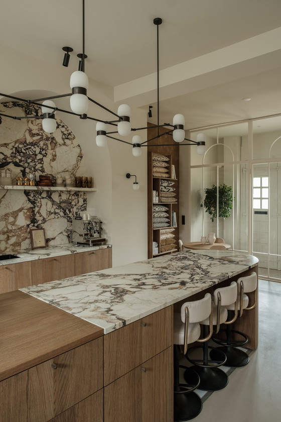 Image 1 of Contiene lámpara de araña bucólica de 10 bronce