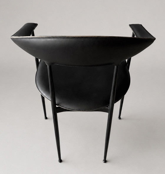 Image 1 of 4 vintage Fasem P40 armstoelen – Vegni & Gualtierotti, Zwart Leer