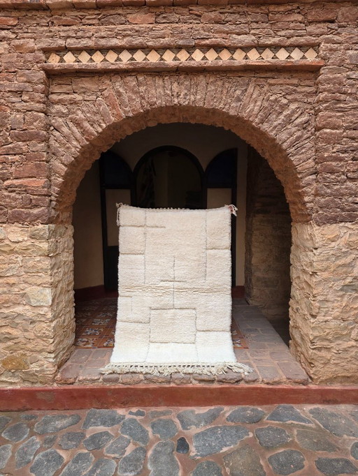 Small cream Moroccan Beni Ourain pmush rug 147 x 102 cm