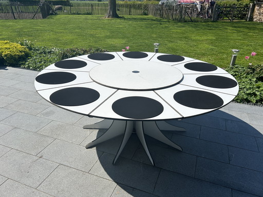 Extremis Arthur table