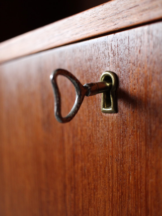 Image 1 of Vintage Deense boekenkast met klep