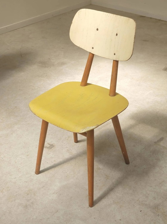 Gelber Holzstuhl TON Bystrice (Thonet) 1970 – Esszimmerstühle, Wood, Vintage (photo 5 of 11)