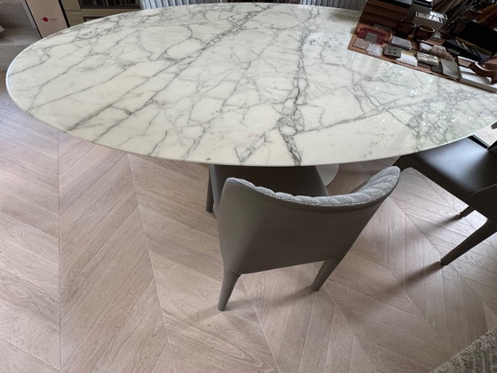 Image 1 of Knoll Saarinen 244 cm Calacatta plateau en marbre doré