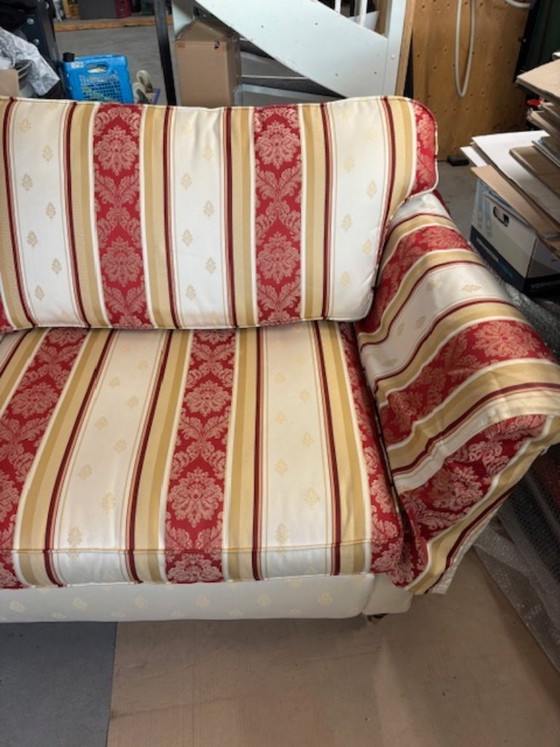 Image 1 of Divano a 3 posti, 2 poltrone e pouf, realizzati a mano in stile inglese.