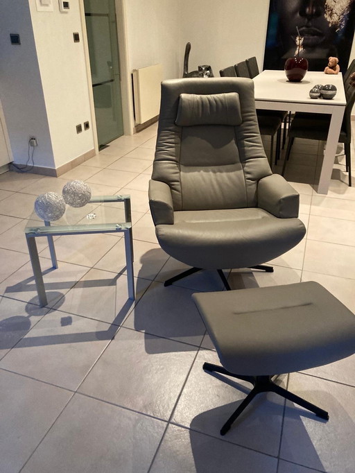Fauteuil inclinable en cuir avec pouf
