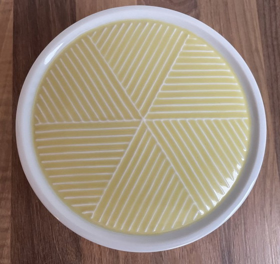 Image 1 of Hakusan Japon - Beurrier ou plat à couvercle en porcelaine moderne