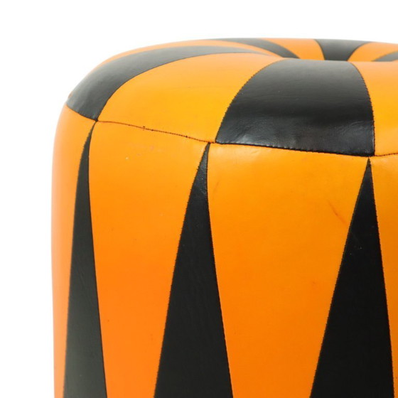 Image 1 of Pouf vintage arancione nero Skai