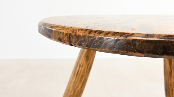 Image 1 of Paar primitive Dreibein-Tische. Frankreich, ca. 1940.