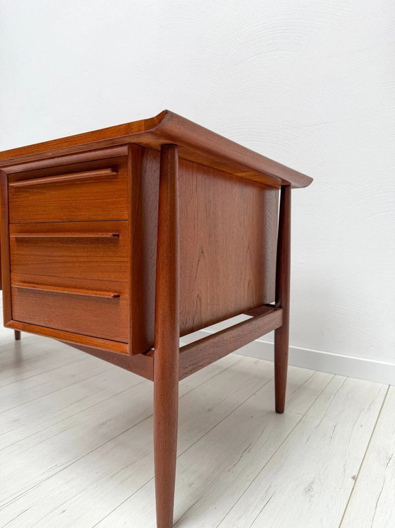 Image 1 of Vintage Deens Teakhouten schrijfbureau van Arne Vodder voor H.P. Hansen, jaren zestig