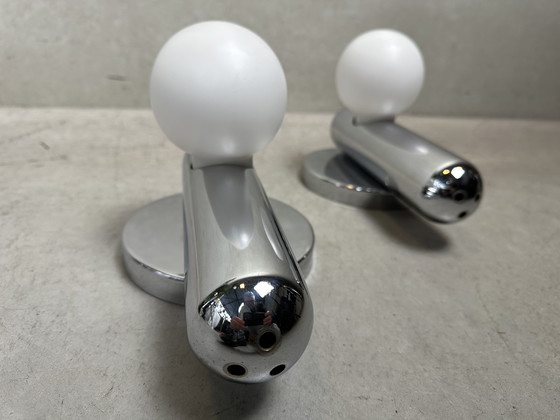 Image 1 of 2 appliques murales au design vintage - chromées et opalines