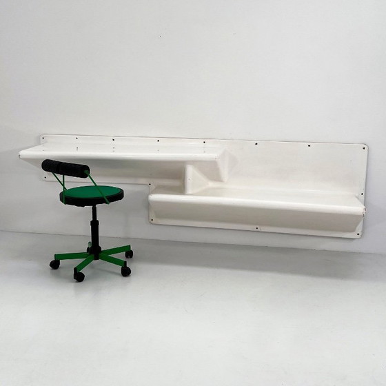 Image 1 of Mueble de pared de fibra de vidrio con escritorio y banco o estantes de Club Med, década de 1970.