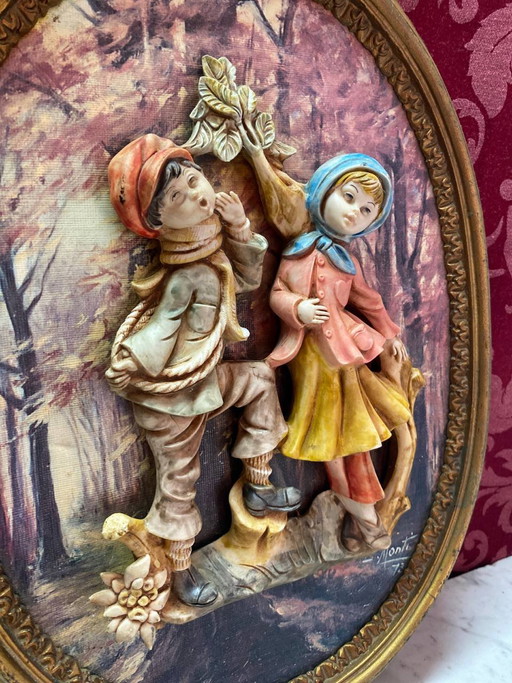 Vintage Italiaanse wanddecoratie in reliëf, romantische scène, polychroom gips, gesigneerd E. Monti (photo 2 of 8)