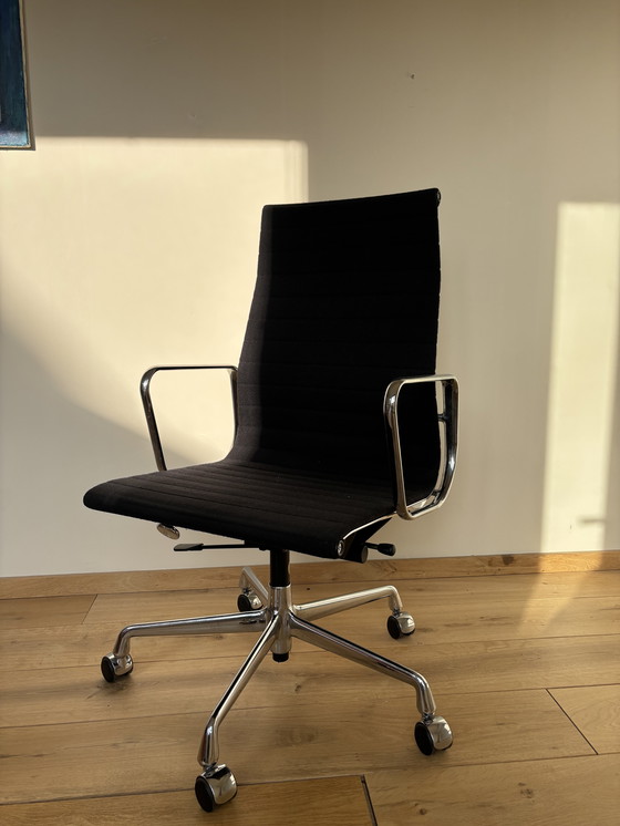 Image 1 of Silla Eames Aluminium Group EA119