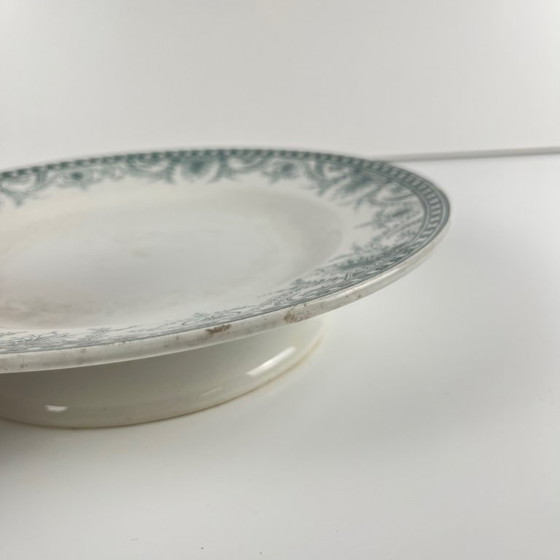 Image 1 of Plato de presentación con pie, de loza, modelo "Wilbur", Moulins des loups, finales del siglo XIX - principios del siglo XX.