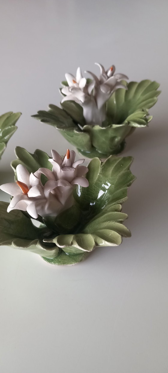 Image 1 of Italiaanse keramische bloemornamenten - set van 3 - Mid-century decor