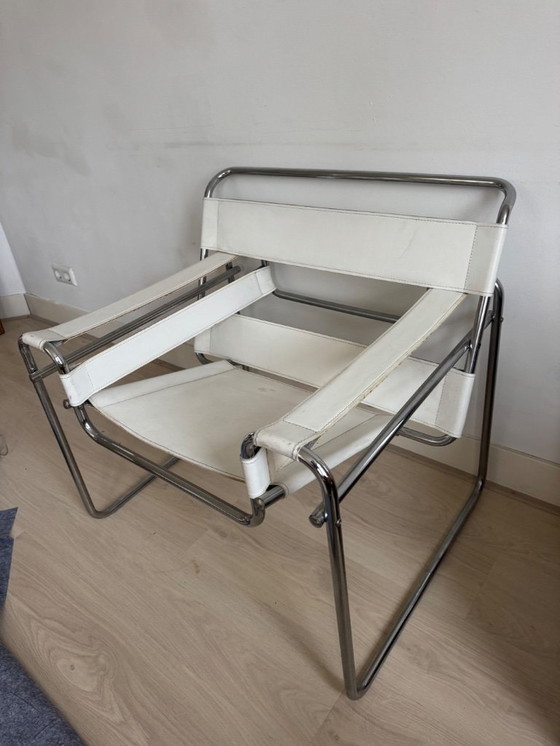 Image 1 of wasilly lounge chair white leather