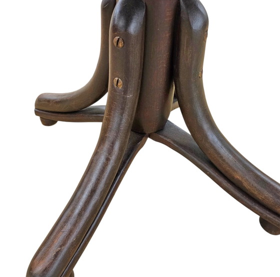 Silla de escritorio giratoria de madera curvada estilo Viennese Secessionist / Art Nouveau

Ancho 60 (photo 11 of 14)