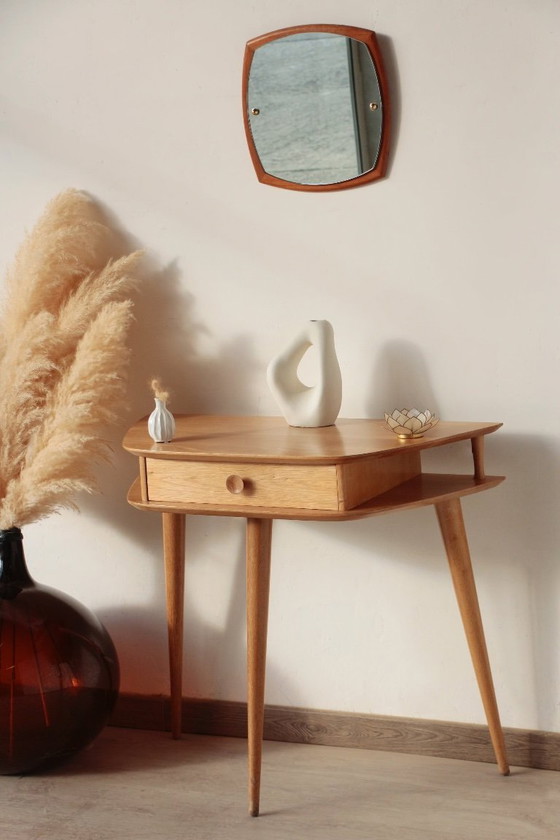 Image 1 of Massief eikenhouten consoletafel met driepootframe – Vintage & gerestaureerd