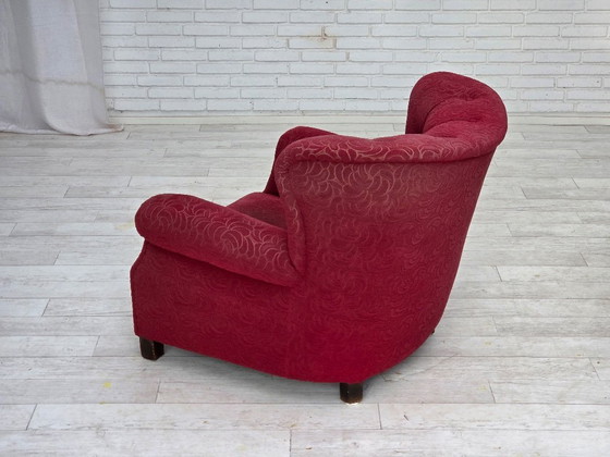 Image 1 of Poltrona relax danese, anni '50, tessuto rosso, gambe in legno di frassino.