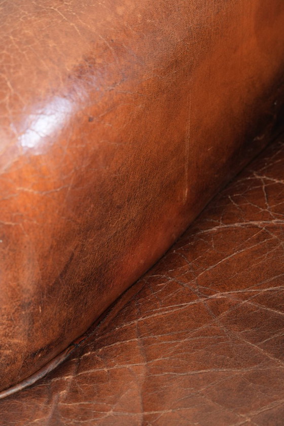 Ruime vintage schapenleren oorfauteuil in een diepe bruine kleur afgewerkt met siernagels – Leather (photo 14 of 17)