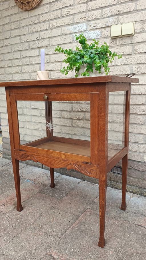 Magnifique armoire à thé vintage avec étoile transparente