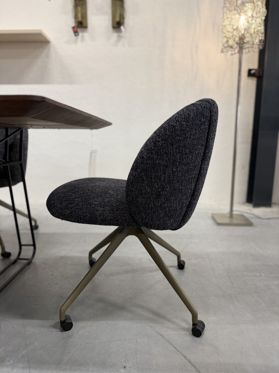 Image 1 of 4 Leolux Baani Twist Esszimmerstühle, Stoffbezug Moos