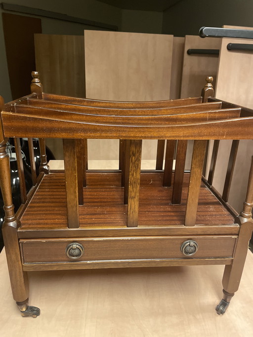 Antiker Zeitschriftenhalter