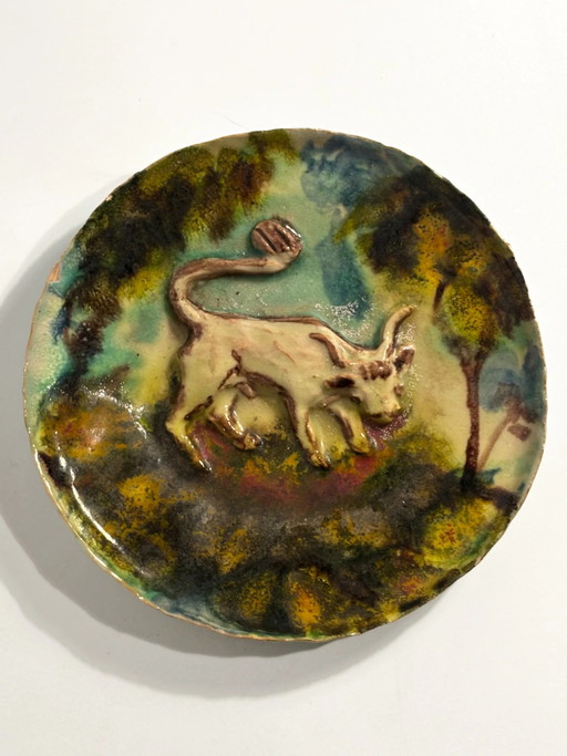 20th Century Faenza School Hand-Painted and Relief-Decorated Ceramic Plate – decoratieve objecten
