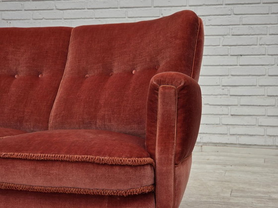 Image 1 of Deense driezitsbank uit de jaren 70, gebogen model, roze meubelvelours.