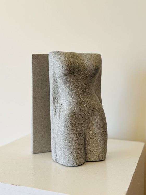 Image 1 of Ensemble de 2 serre-livres vintage en pierre représentant un torse féminin