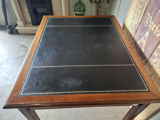 Image 1 of Scrivania antica inglese bifacciale, scrittoio, 4 cassetti, dimensioni 137x106cm e altezza 7cm.