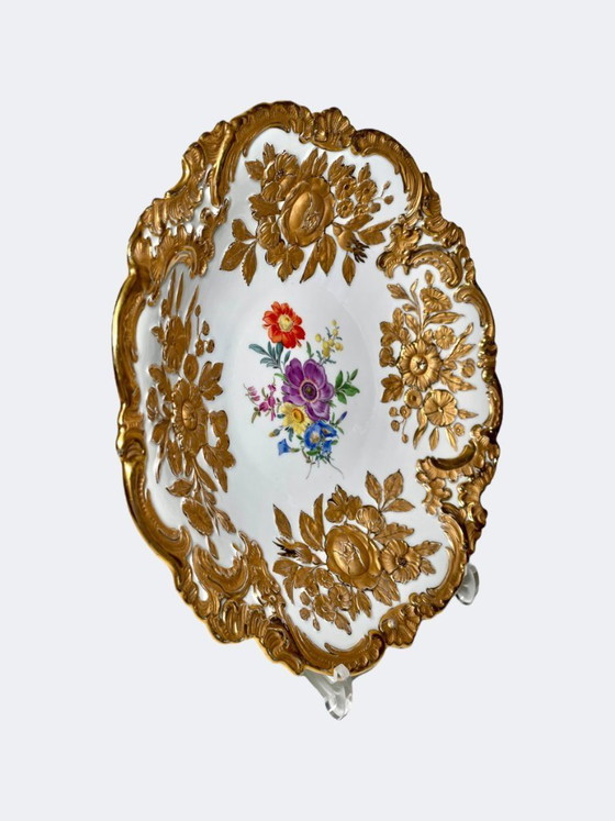 Image 1 of Vintage Meissen porseleinen bord met bloemmotief en verguldsel - Duits Leuteritz E.A. porseleinen tafelstuk in rococostijl