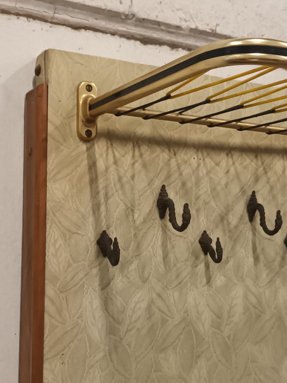 Garde-robe des années 1950 – Étagères murales, Textile, Metal (photo 7 of 13)
