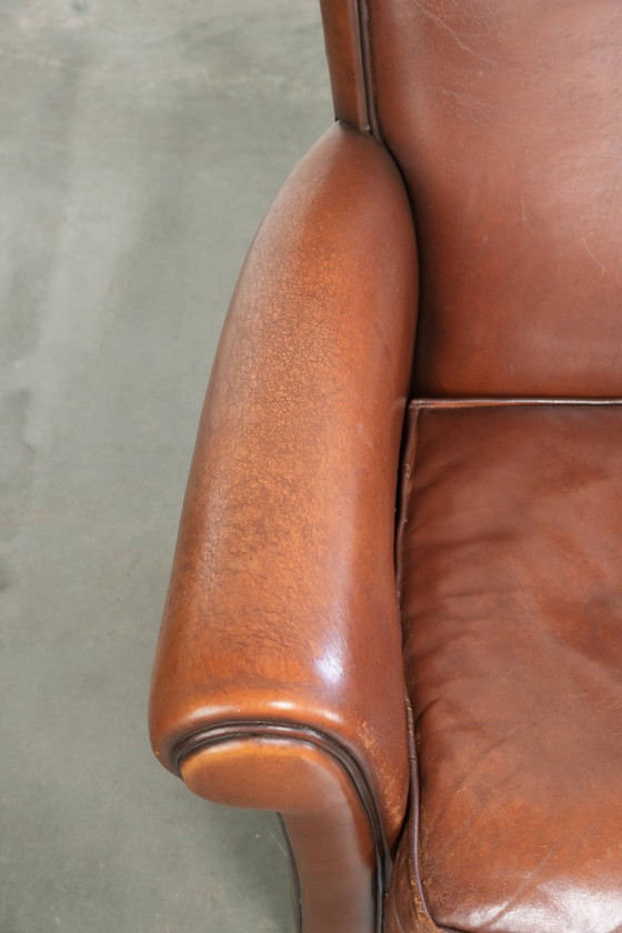 Tijdloze fauteuil/ armchair gemaakt van schapenleer met een mooie Engelse uitstraling – Leather (photo 7 of 13)