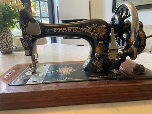 Pfaff Handnaaimachine – decoratieve objecten, Cast Iron, Metal