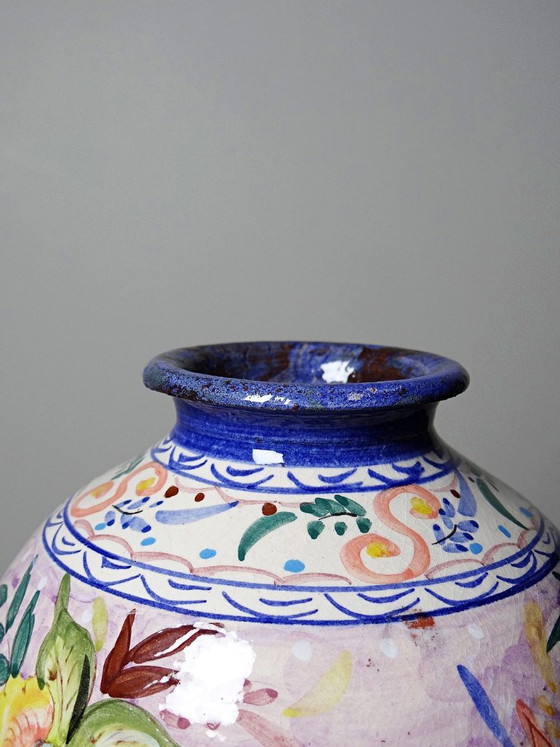 Vaso vintage portoghese in terracotta smaltata con decorazione floreale dipinta a mano. – Vasi, Ceramic (photo 11 of 13)