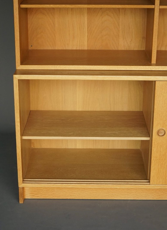 Image 1 of Eikenhouten boekenkast van Børge Mogensen voor Karl Andersson & söner. Zweden, jaren zestig