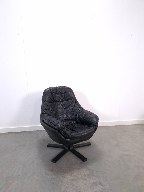 Image 1 of Sillón giratorio de piel negra H.W. Klein para Bramin de Dinamarca