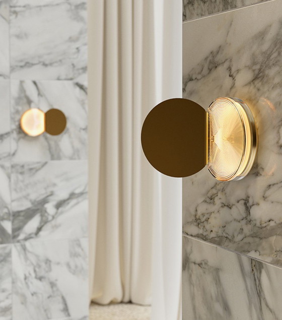 Image 1 of Lampada da parete in polvere compatta