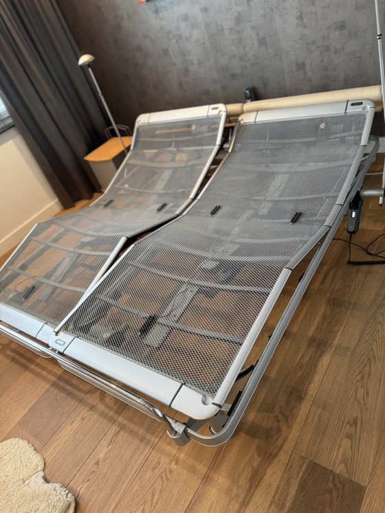 Auping Royal double bed 180 × 200 cm – electrically adjustable complete set – Metal, Wood (photo 2 of 15)