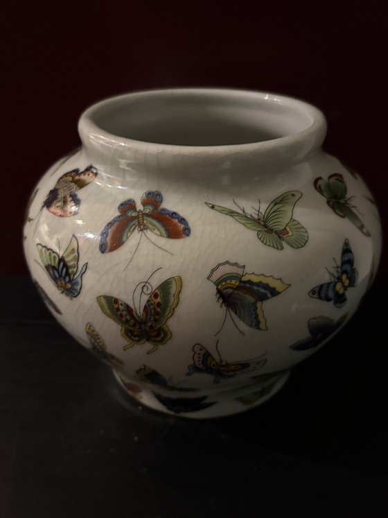 Chinese 100 Butterflies Vase Hand-Painted – Asian vases from holland, Porcelain (photo 2 of 8)