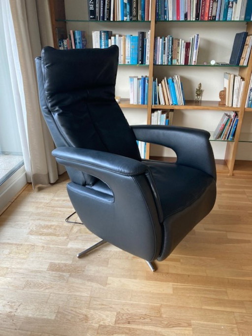 Fashionable leather stand-up chair